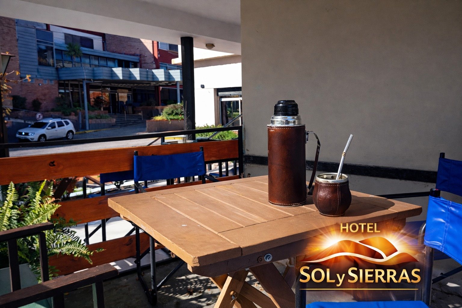 Mate en el porch de la entrada del hotel